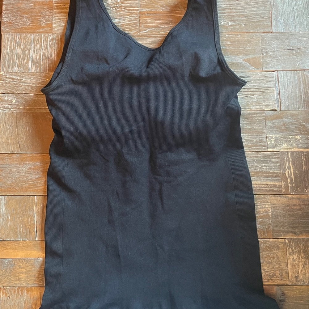Camishaper Padded Tank🖤 - Picture 11 of 13